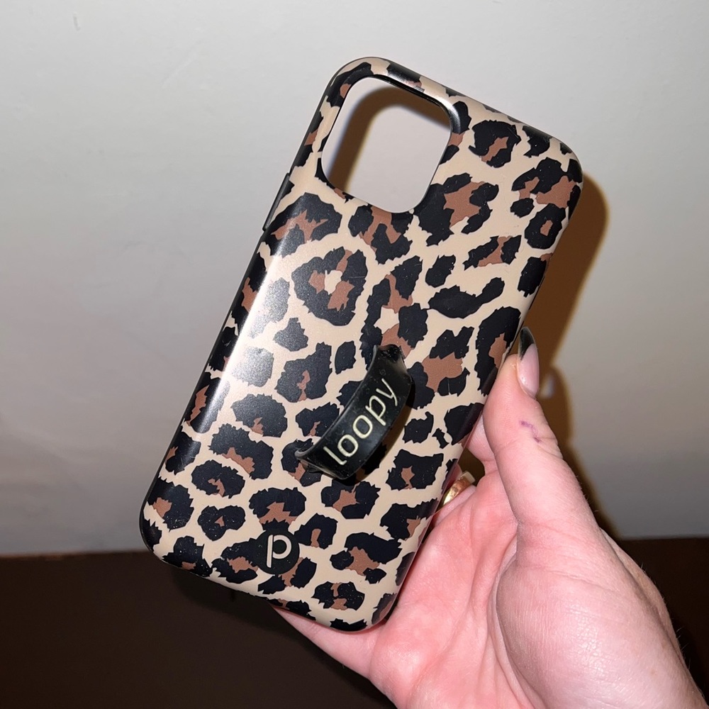 LOOPY (LEFTY) iPhone 11 Pro Leopard Case